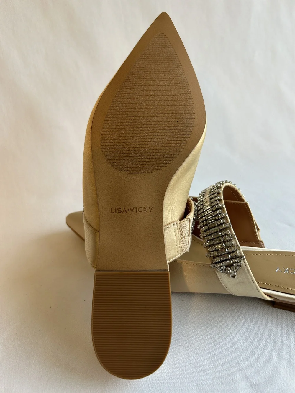 Lisa Vicky Shoes Womens Size 8 Medium Champagne Satin Move-V Slip On Flats Mules
